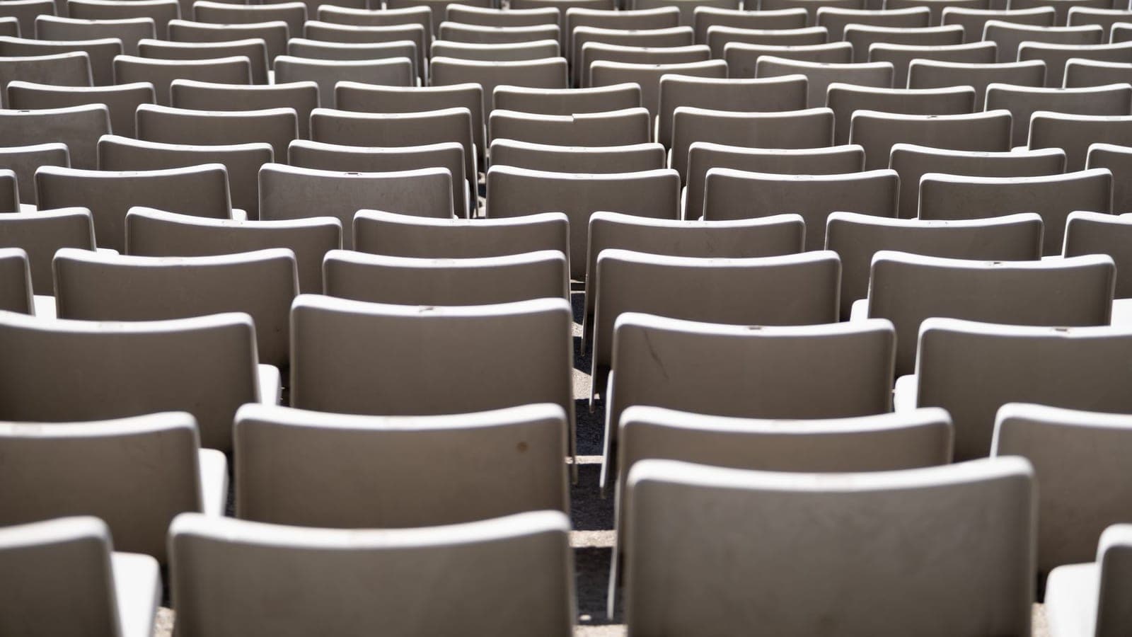 Breda aumenta del 112% la tassa di licenza per eventi nel 2027, e la propria coalizione la congela prima ancora di votarla